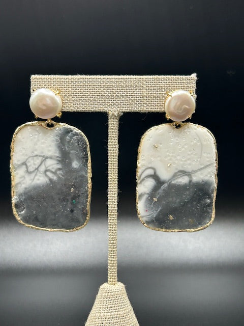Amanda Black and White Pearl Earring