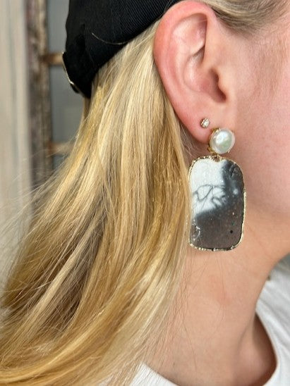 Amanda Black and White Pearl Earring