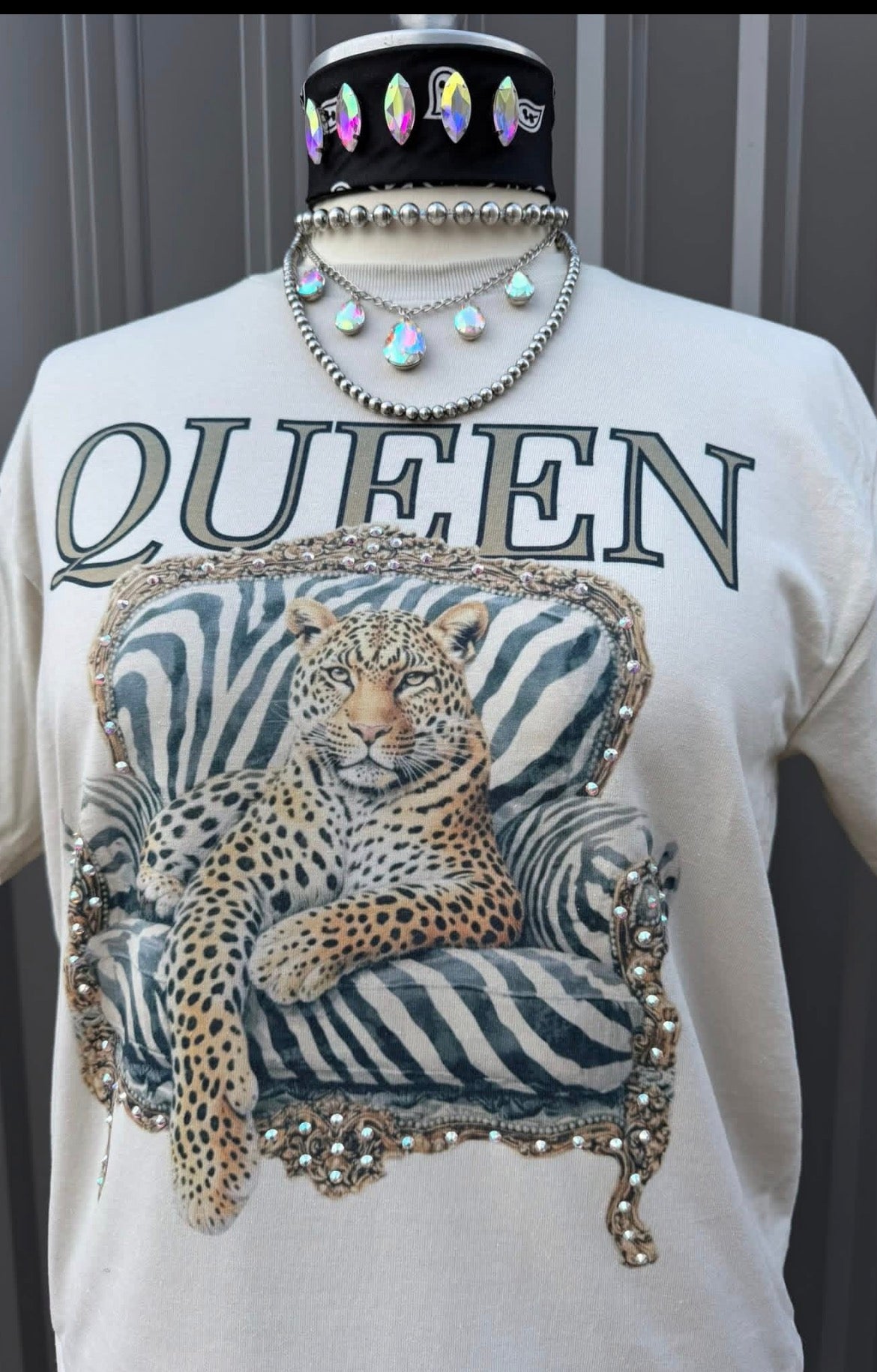 QUEEN Graphic Tee