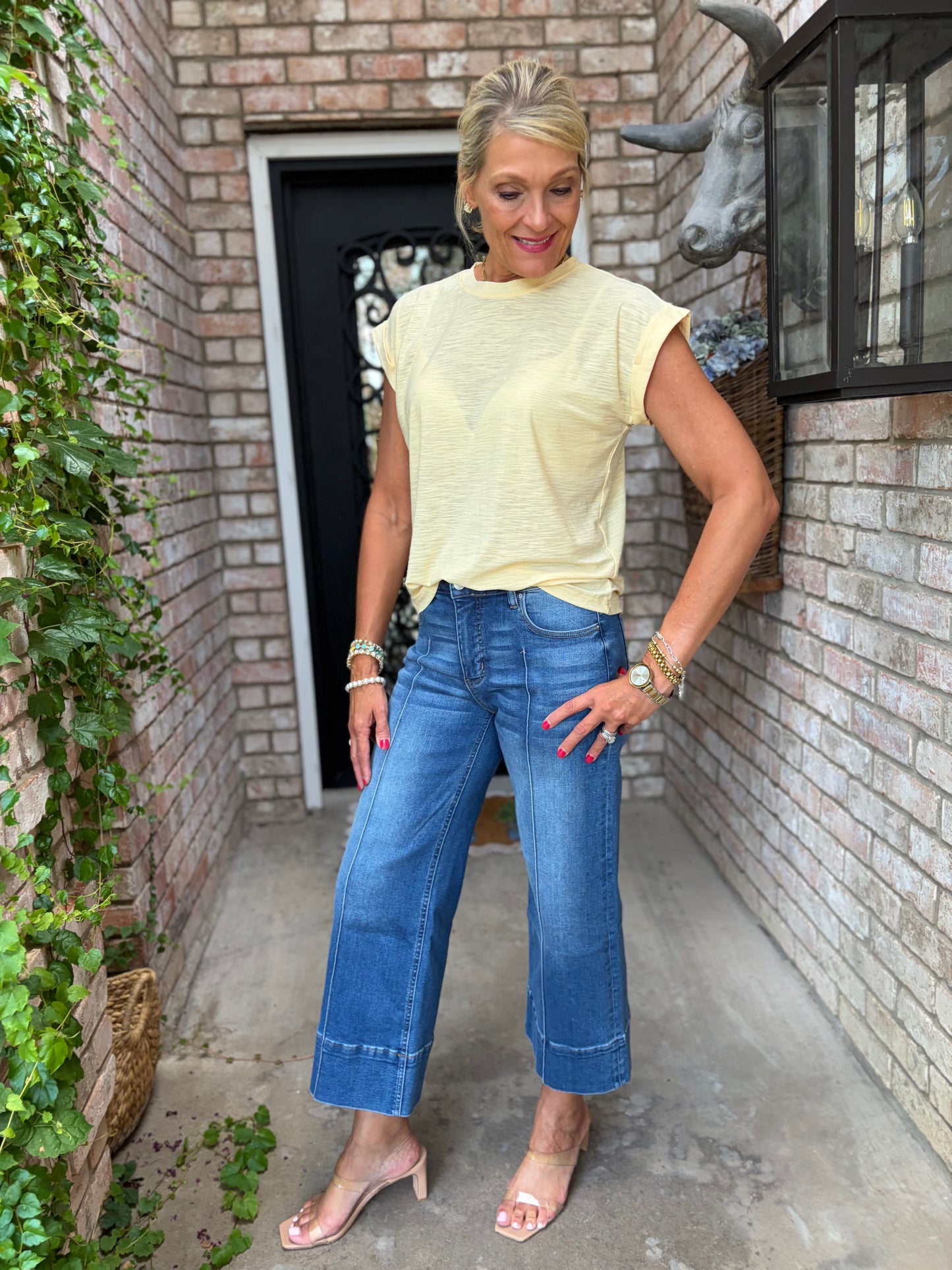 short sleeve butter color cotton round neck tee with blue denim
