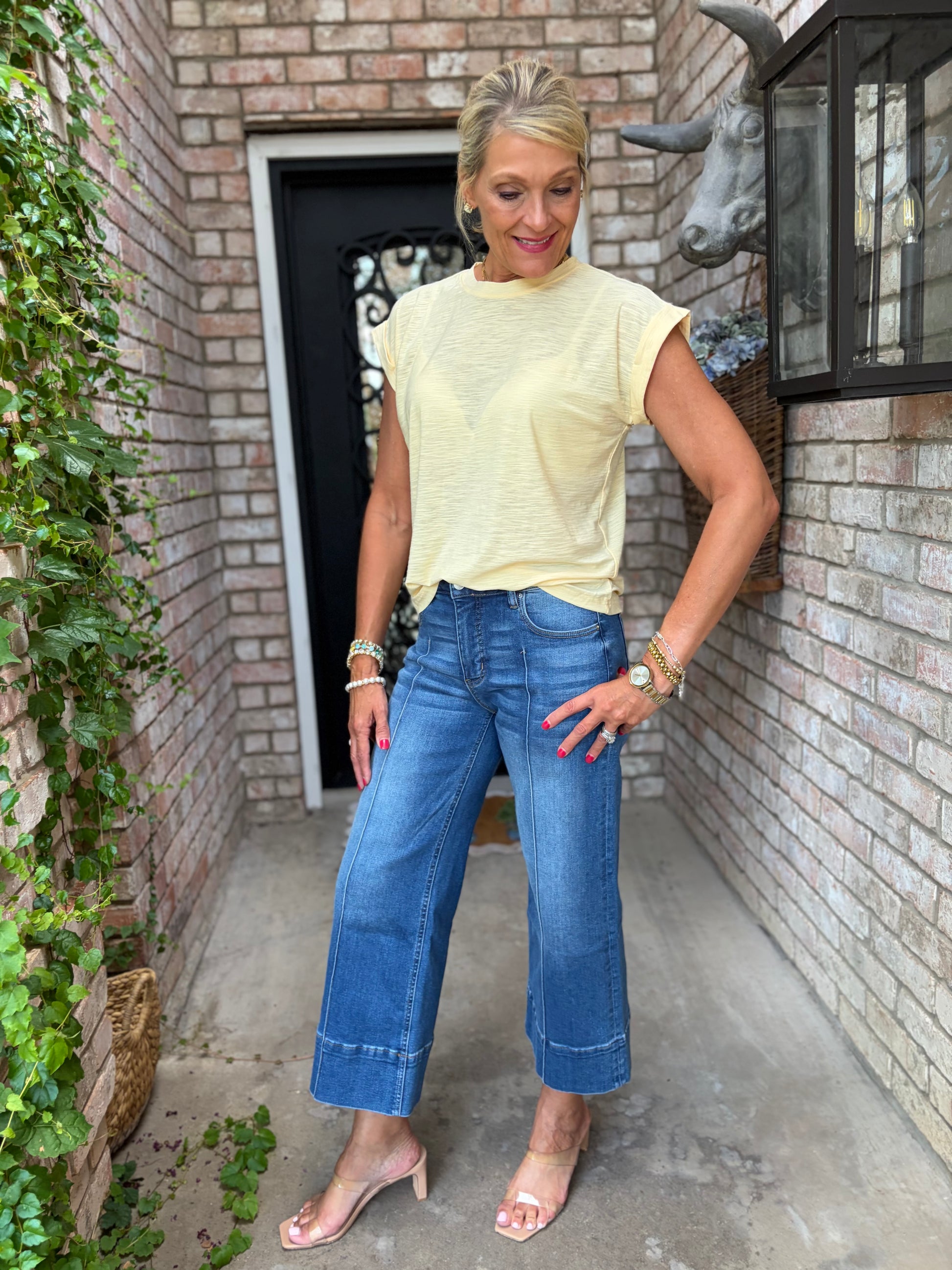 short sleeve butter color cotton round neck tee with blue denim