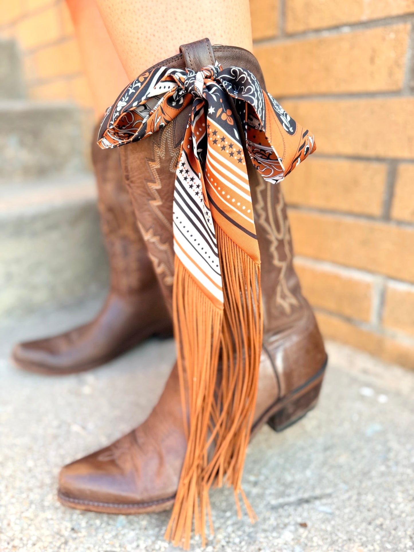 Hook Em Tassel Twilly