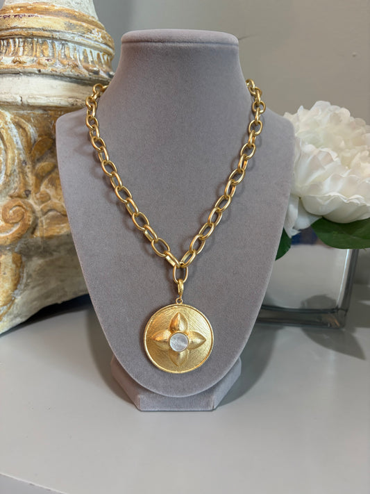 The Gold Clover Medalion Necklace