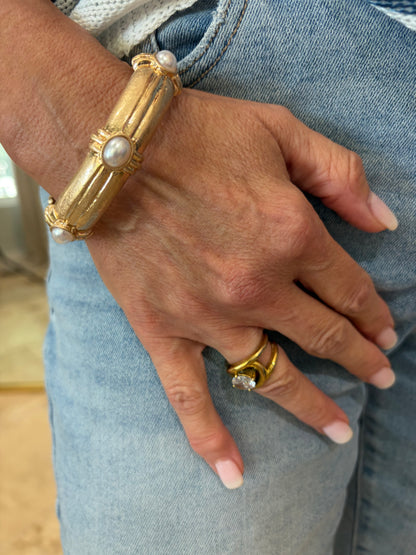 Gold Moment Pearl Bangle