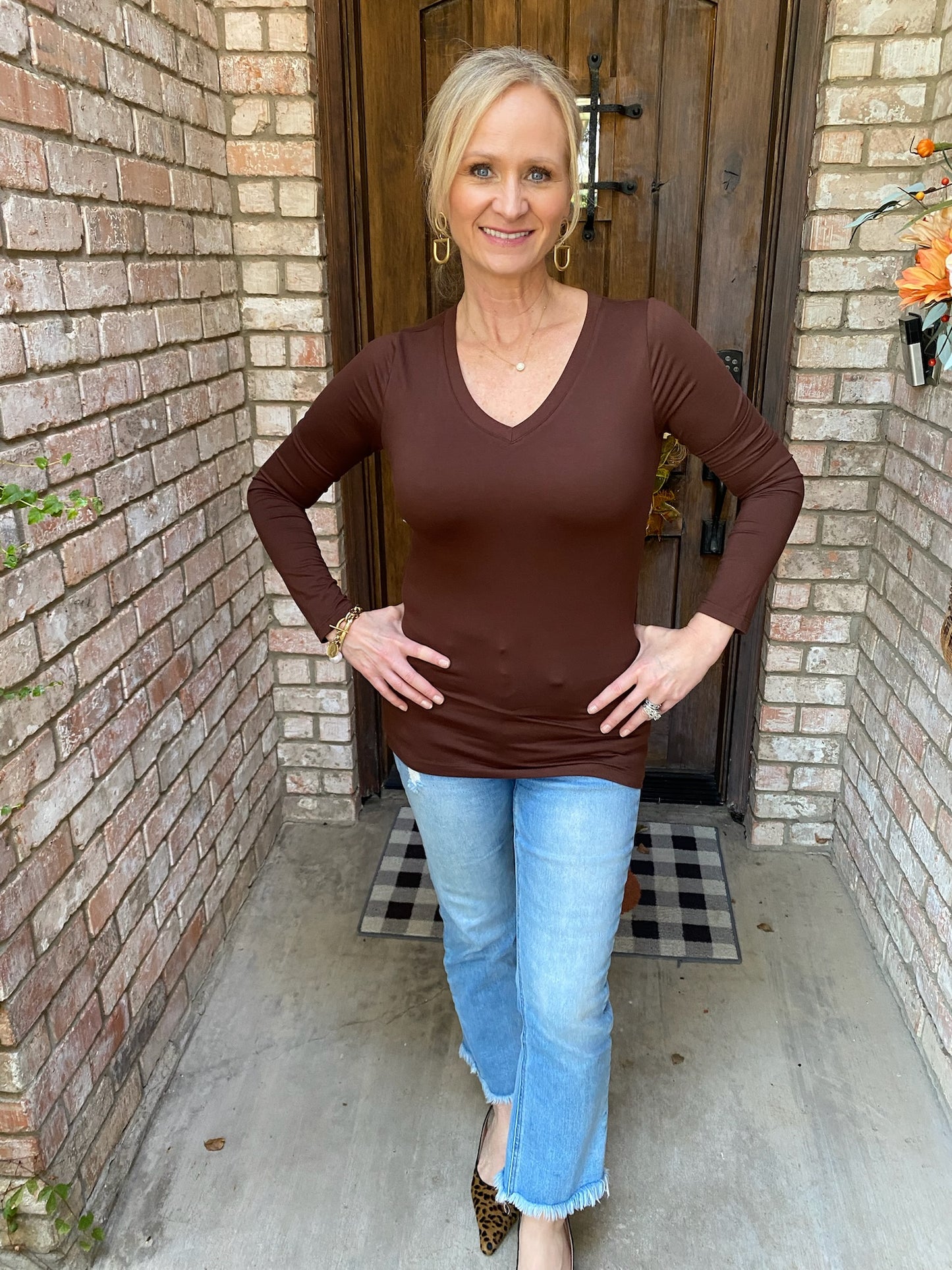 Char Lee Essential V Neck- Brown