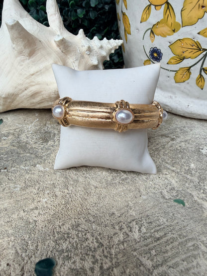Gold Moment Pearl Bangle