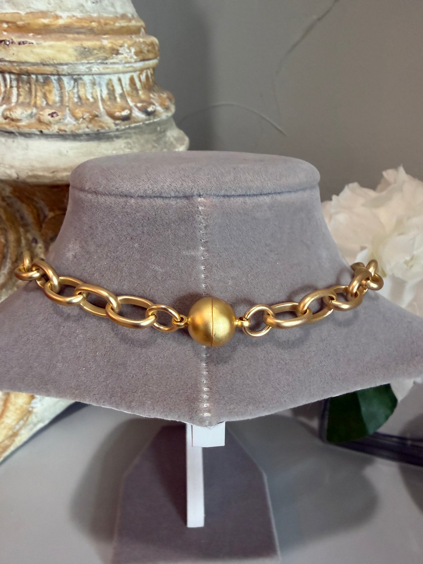 The Gold Clover Medalion Necklace