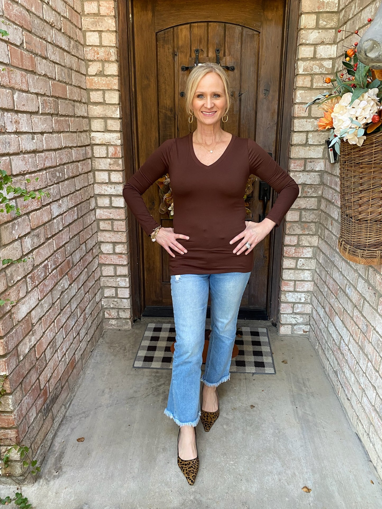 Char Lee Essential V Neck- Brown